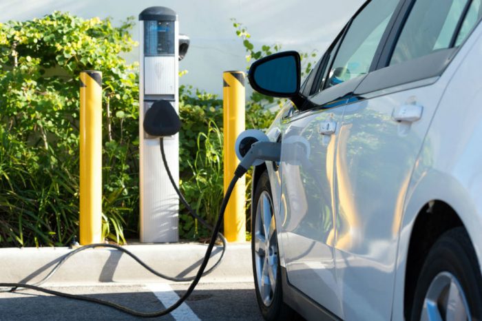 Auto makers and electricity sector call for rapid action on charging points under EU recovery plan