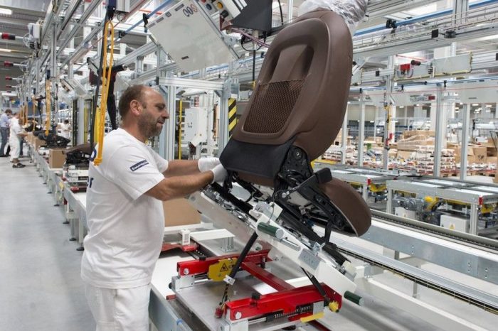 Faurecia reports record order intake of 26 billion Euro for 2020