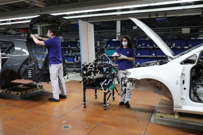 Volkswagen starts gradual resumption of production