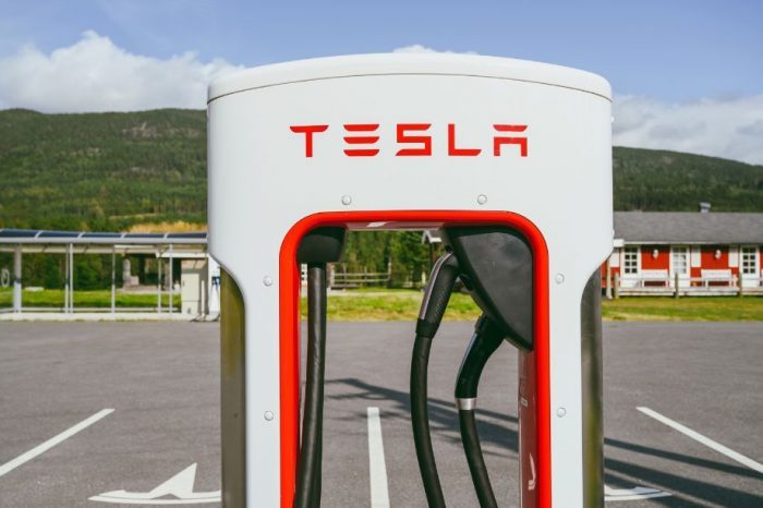 Tesla to raise 5 billion USD through share offering