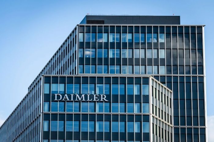 Daimler and Infosys announce strategic partnership for technology-driven IT infrastructure transformation