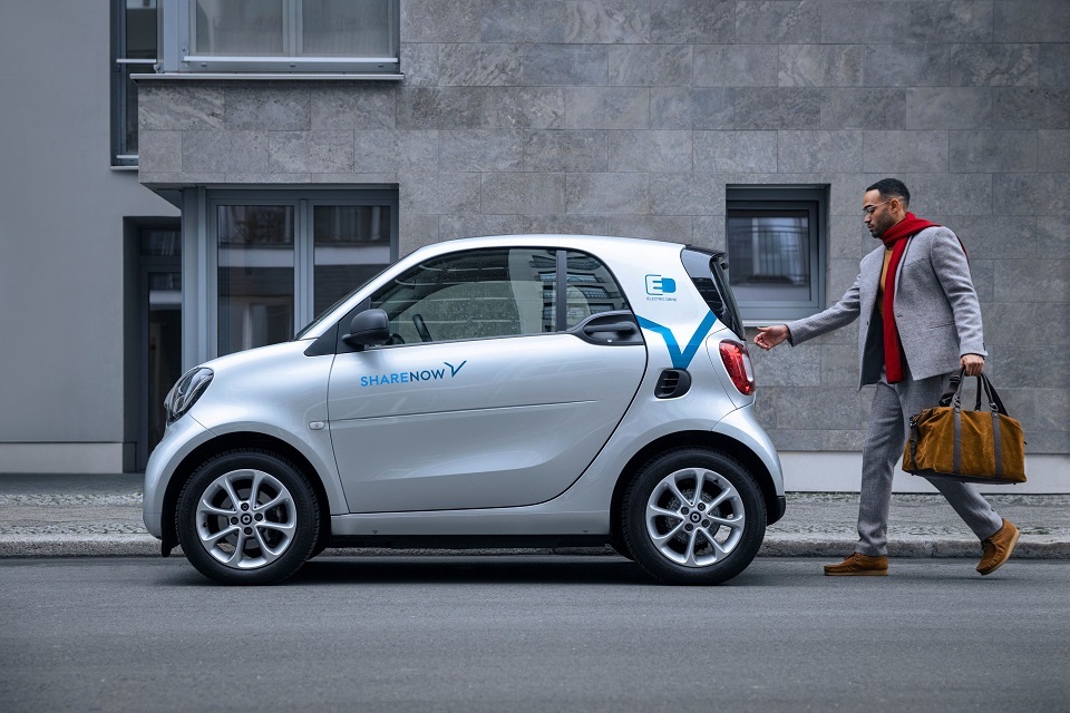 Mercedes and BMW intend to sell their car-sharing joint venture to Stellantis