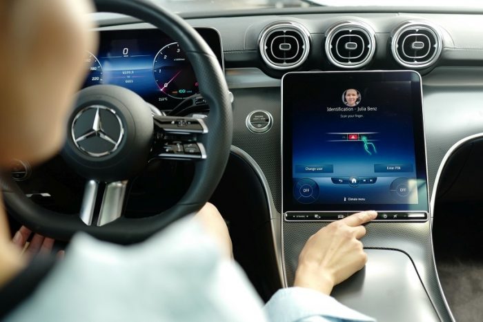 Mercedes-Benz launches new digital service for in-car payments