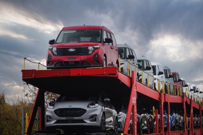 Ford starts deliveries of first Transit Courier and Tourneo Courier units produced in Craiova