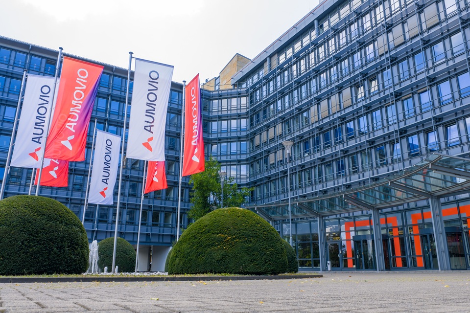 AUMOVIO reports consolidated sales of 4.4 billion euros, down 7.8 percent in Q1
