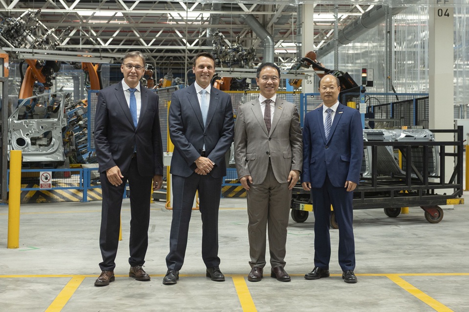 Ford and Geely join forces to produce new electrified vehicles in Spain
