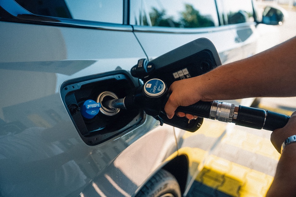 Eni and BMW Group sign agreement to use HVO diesel biofuel to power corporate fleets
